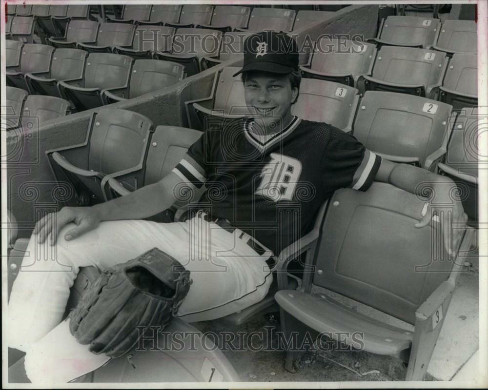 Press Photo Poster painting Larry John Pashnick pitcher - DFPC73981