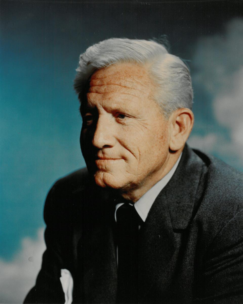 Spencer Tracy Unsigned Glossy 8x10 Photo Poster painting US#370