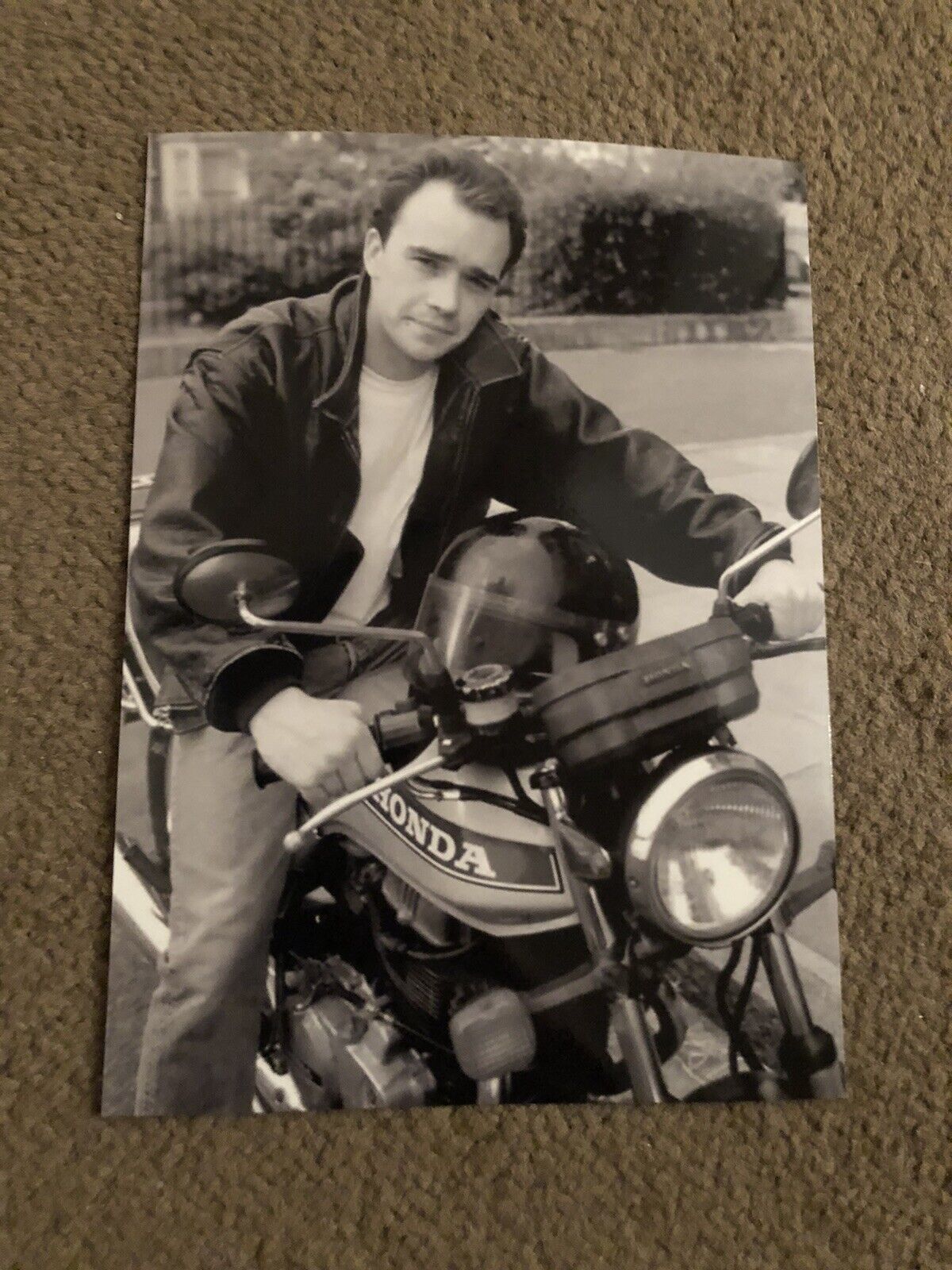 TODD CARTY (EASTENDERS) UNSIGNED Photo Poster painting- 7x5”