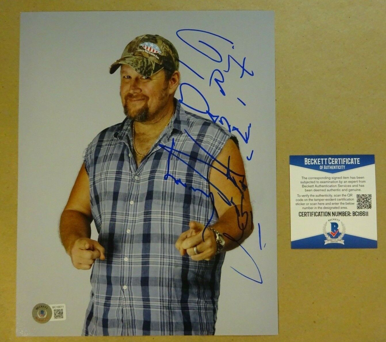 Autographed LARRY THE CABLE GUY Signed 8x10