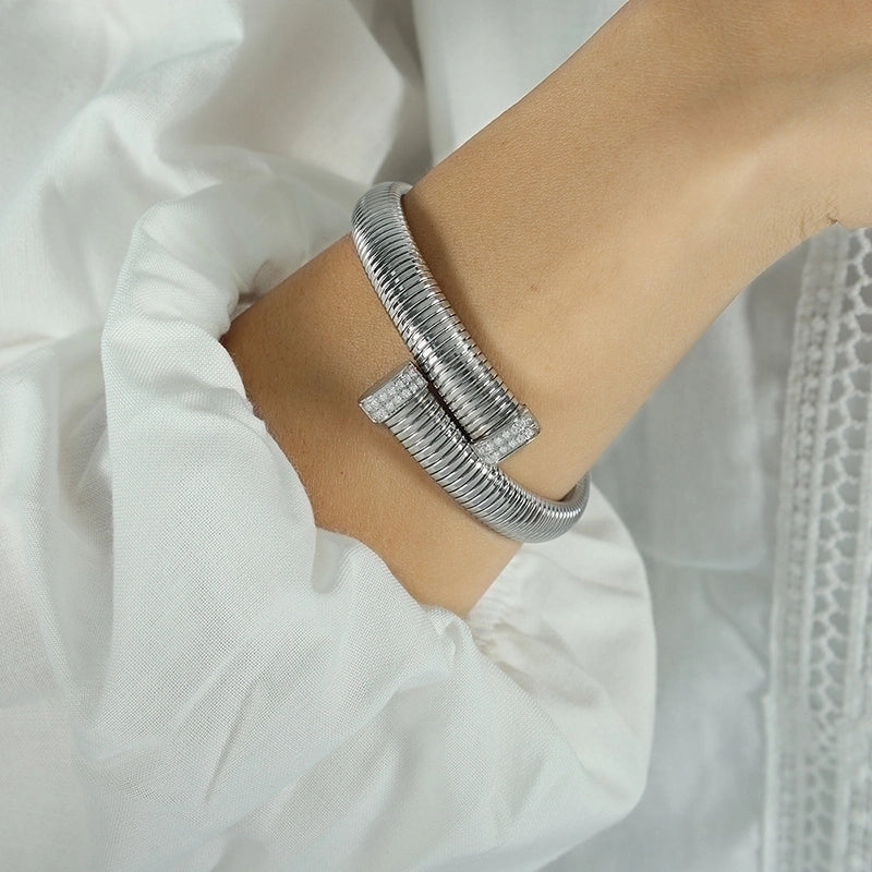 Elegant Vintage Style French Style Solid Color Titanium Steel 18K Gold Plated Zircon Bangle In Bulk