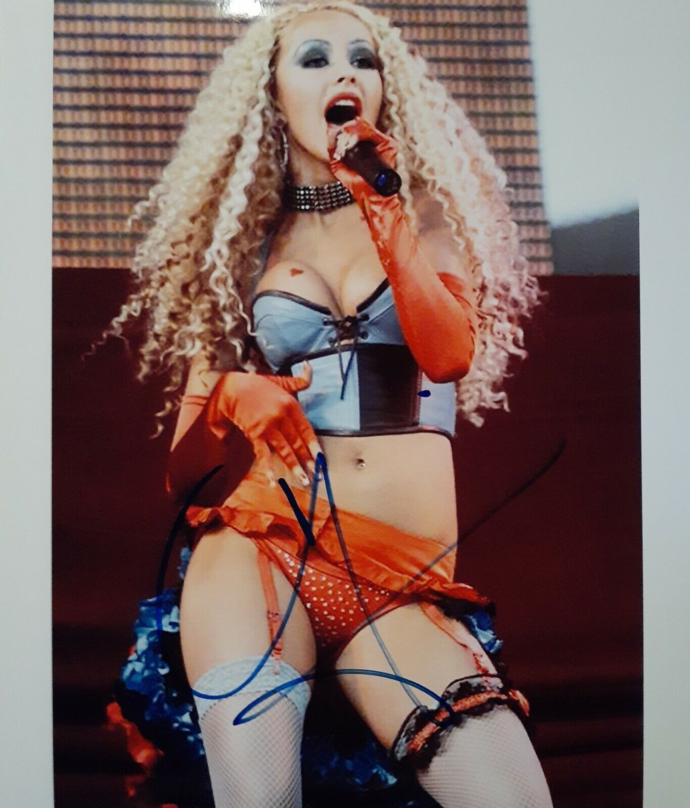 Christina Aguilera signed 8x10