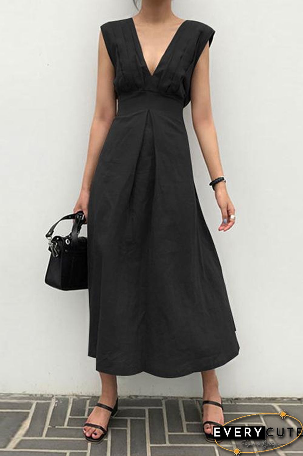 Chic & Effortless – The V-Neck Maxi Every Woman Needs