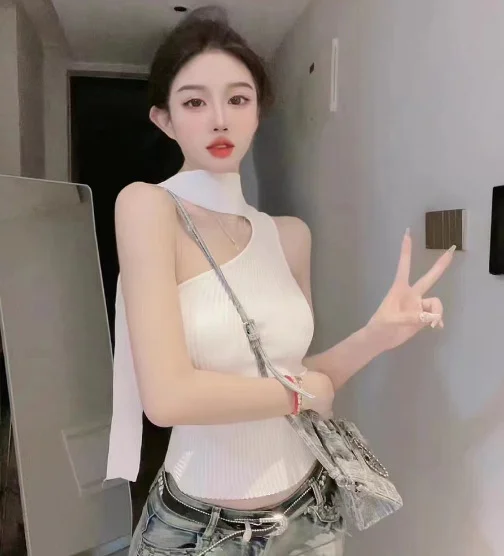 Uveng Uveng Ribbon Hanging Neck Knitting Sling Suit For Women 2023 Summer New Sweet Spicy Sleeveless Top