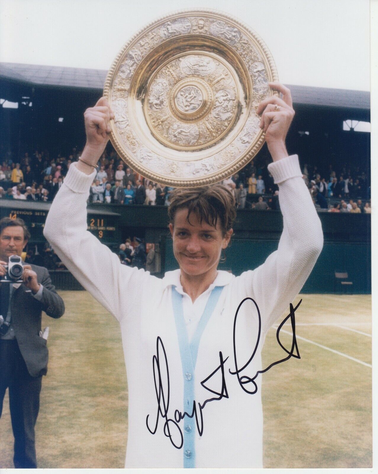 Margaret Court (Wimbledon) 8x10 Signed Photo Poster painting w/ COA Tennis-Womens #1