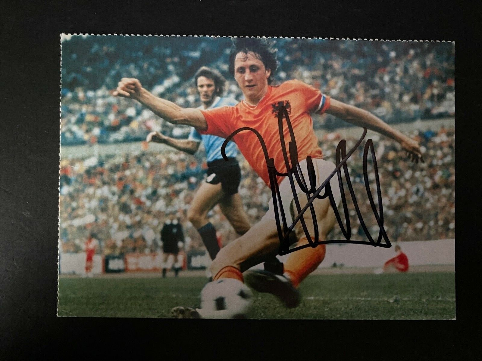 JOHAN CRUYFF - DUTCH INTERNATIONAL FOOTBALLER - EXCELLENT SIGNED Photo Poster painting