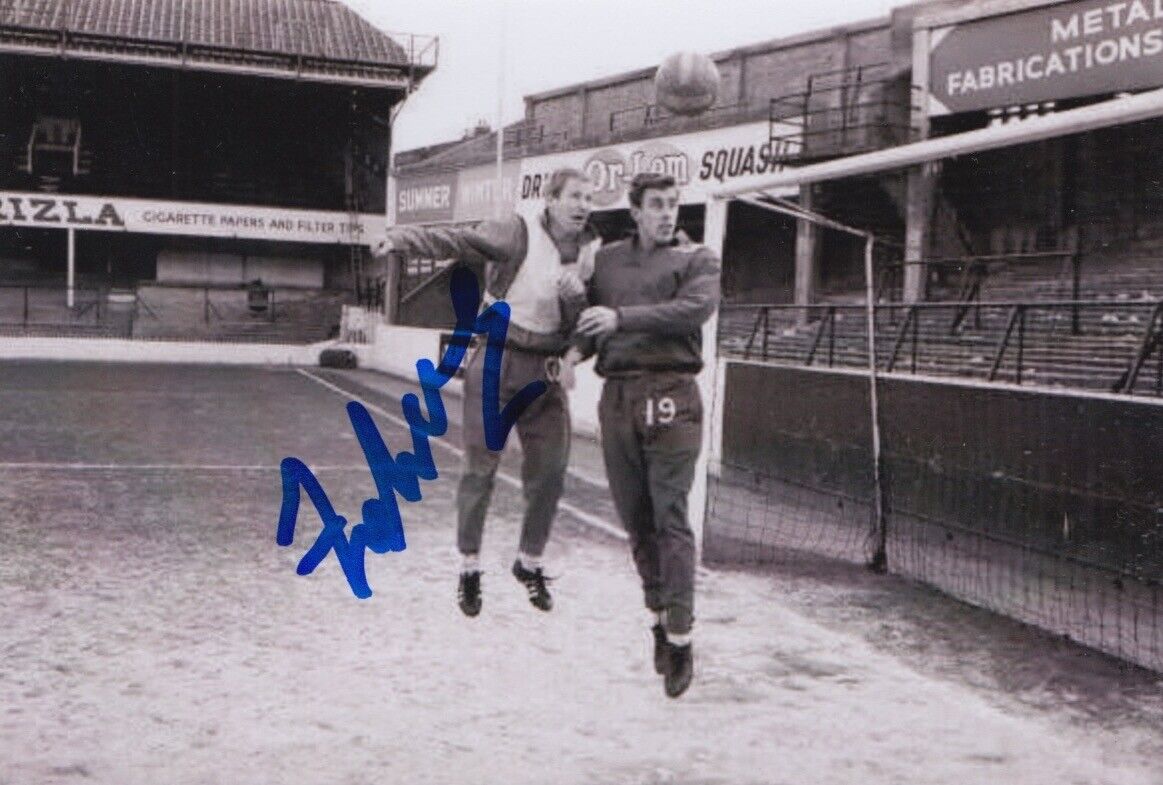 FRANK SAUL HAND SIGNED 6X4 Photo Poster painting SOUTHAMPTON FOOTBALL AUTOGRAPH 1