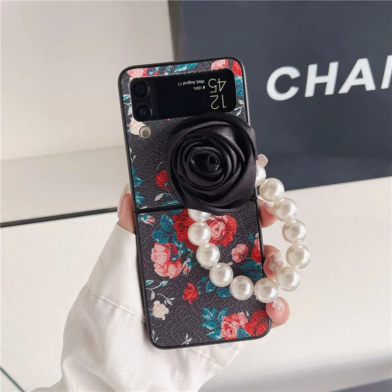Portable Vintage Rose Flower Pearl Bracelet Protective Phone Case For Galaxy Z Flip3/Flip4