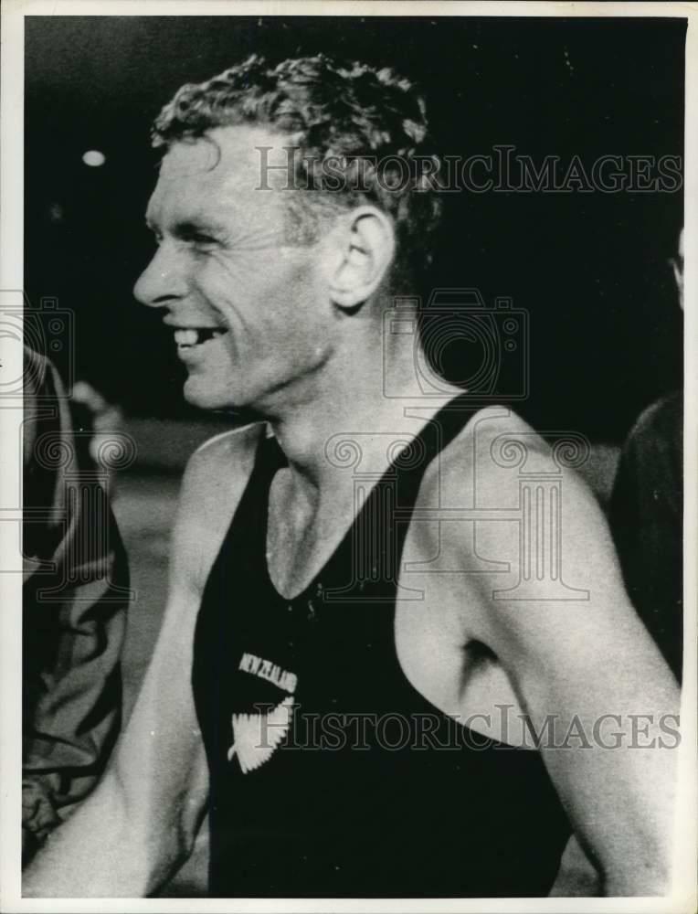 Press Photo Poster painting Long-distance runner Peter Snell from New Zealand. - nox54724