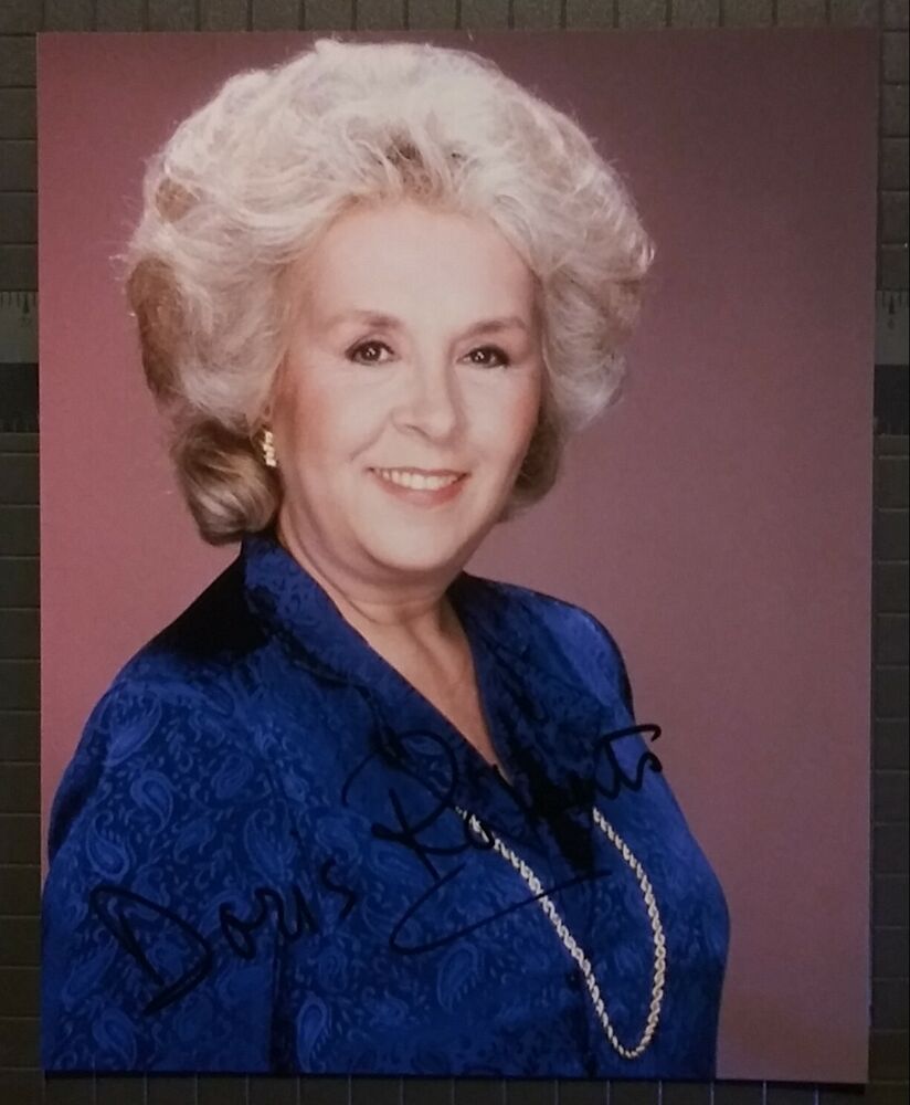 Doris Roberts signed 8x10