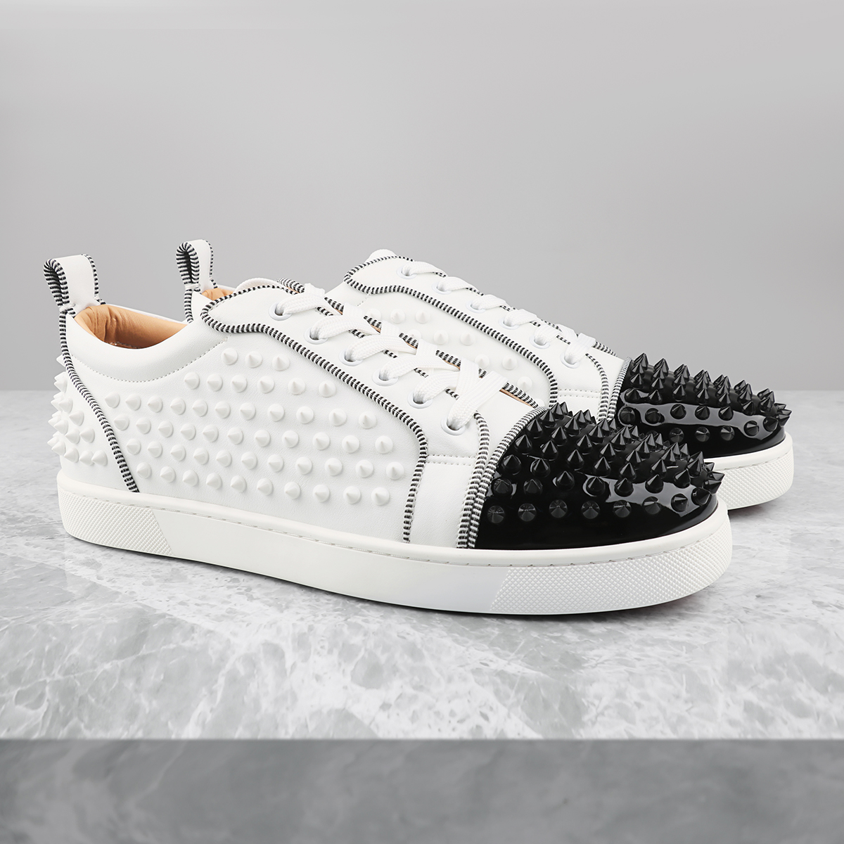 Merumote Gentleman's  Black And White Splicing Low Top Sneakers Rivet Red Bottom Shoes-MERUMOTE