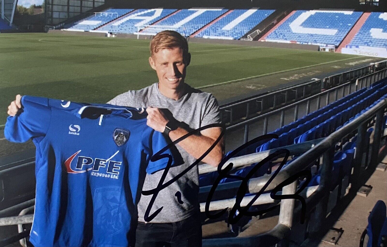 Eoin Doyle Genuine Hand Signed Oldham Athletic 6X4 Photo Poster painting