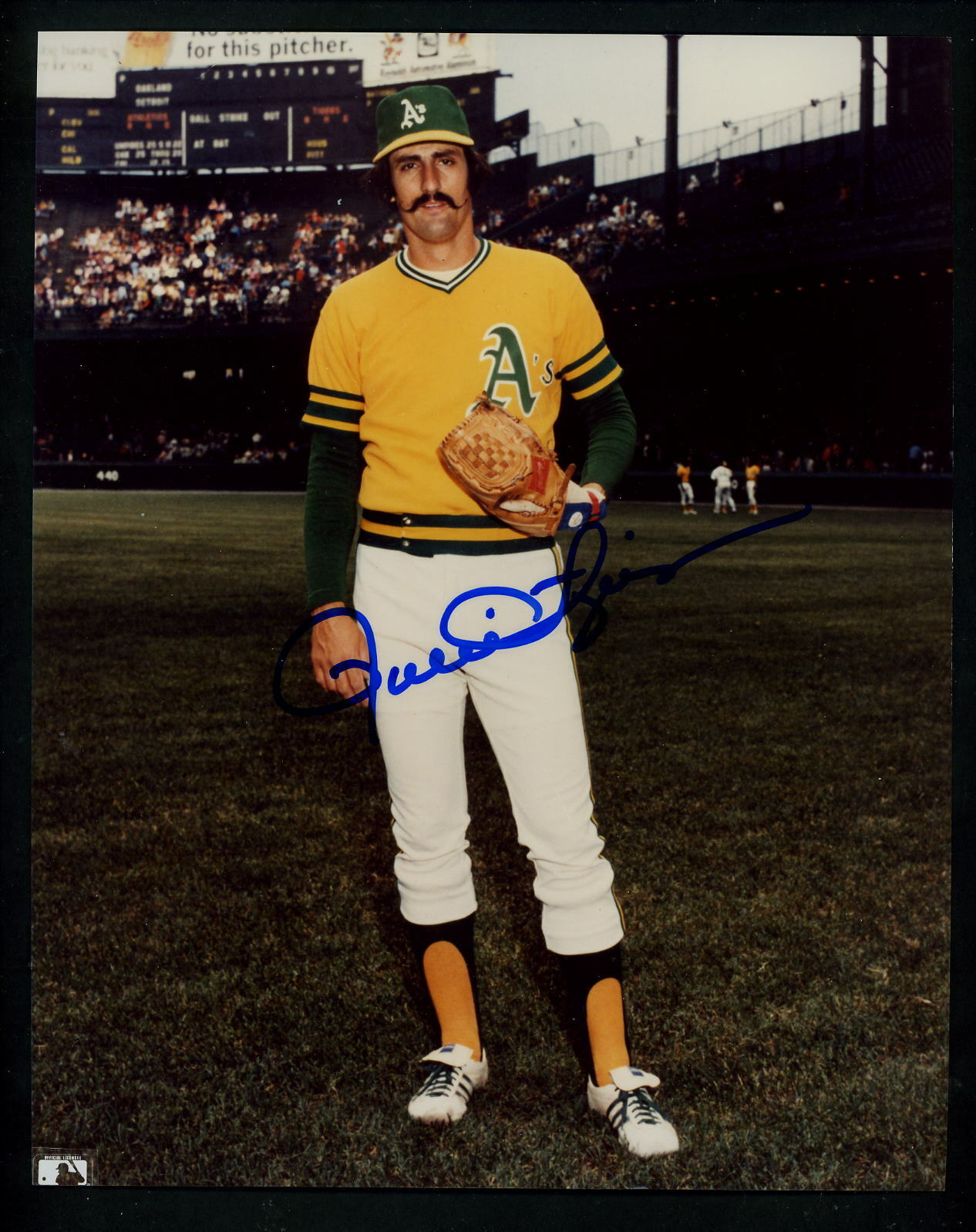 Rollie Fingers Signed Autographed 8 X 10 Photo Poster painting Oakland A's full body pose