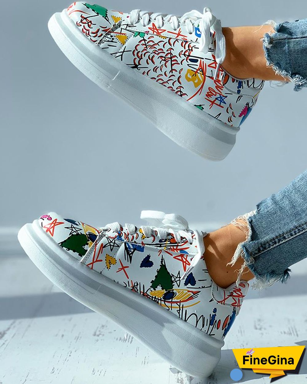 Doodle Print Eyelet Lace-up Muffin Sneaker