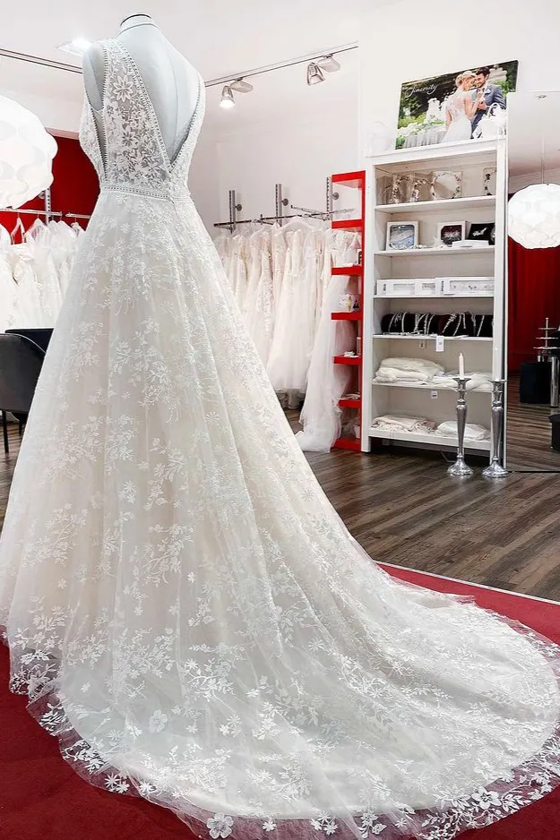 Long A-line Tulle  Open Back Halter Sleeveless Lace Wedding Dresses