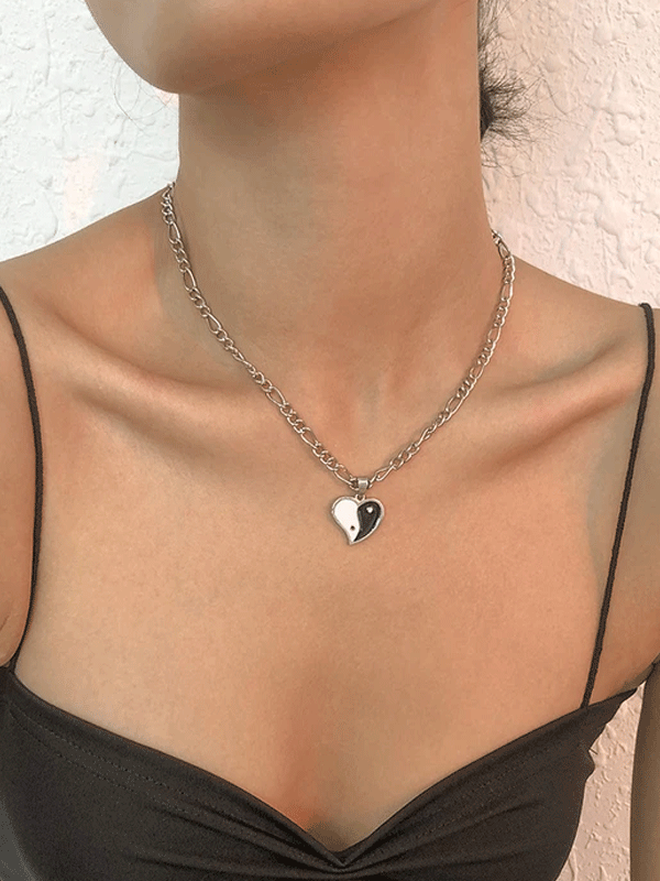 Opposite shape necklace
