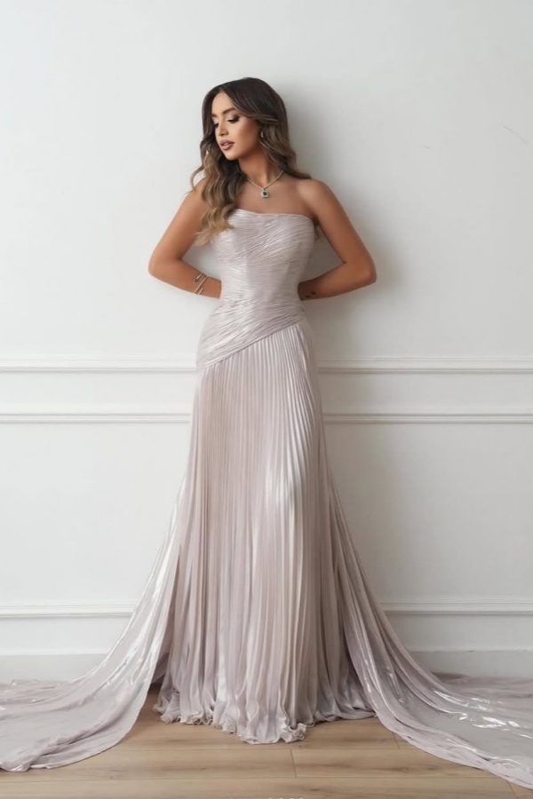 Lussooy Elegant Sleeveless Strapless Pleated Prom Dress with Train 