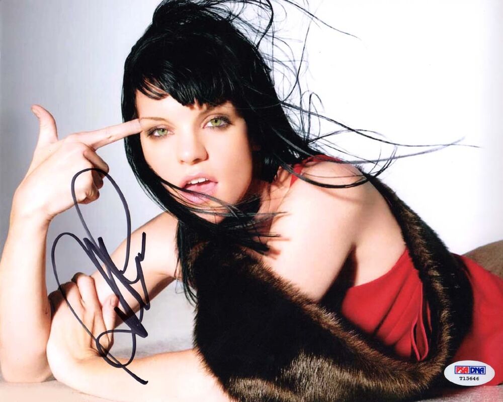 Pauley Perrette SIGNED IN PERSON 8x10 Photo Poster painting Abby Sciuto NCIS PSA/DNA AUTOGRAPHED