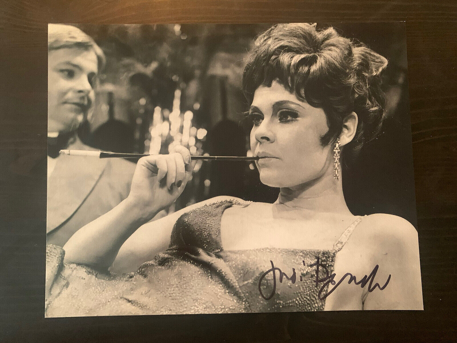 DAME JUDI DENCH SIGNED AUTOGRAPHED 8x10 Photo Poster painting JAMES BOND 007 RARE