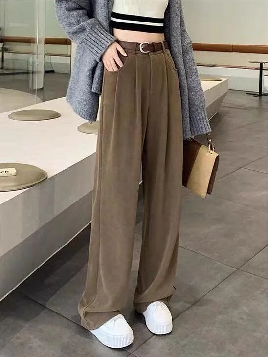 Brownm vintage baggy boyfriend pants made of corduroy
