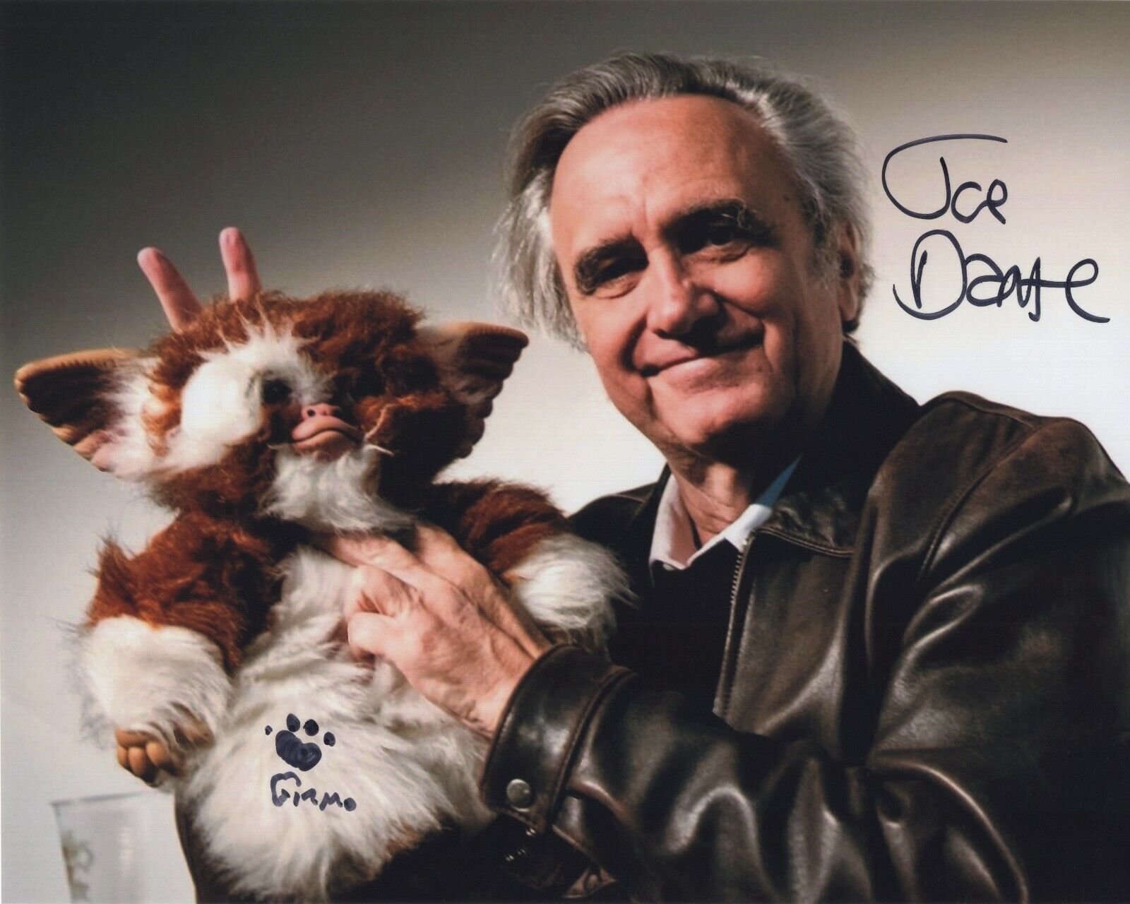 JOE DANTE SIGNED AUTOGRAPH GREMLINS GIZMO 8X10 Photo Poster painting