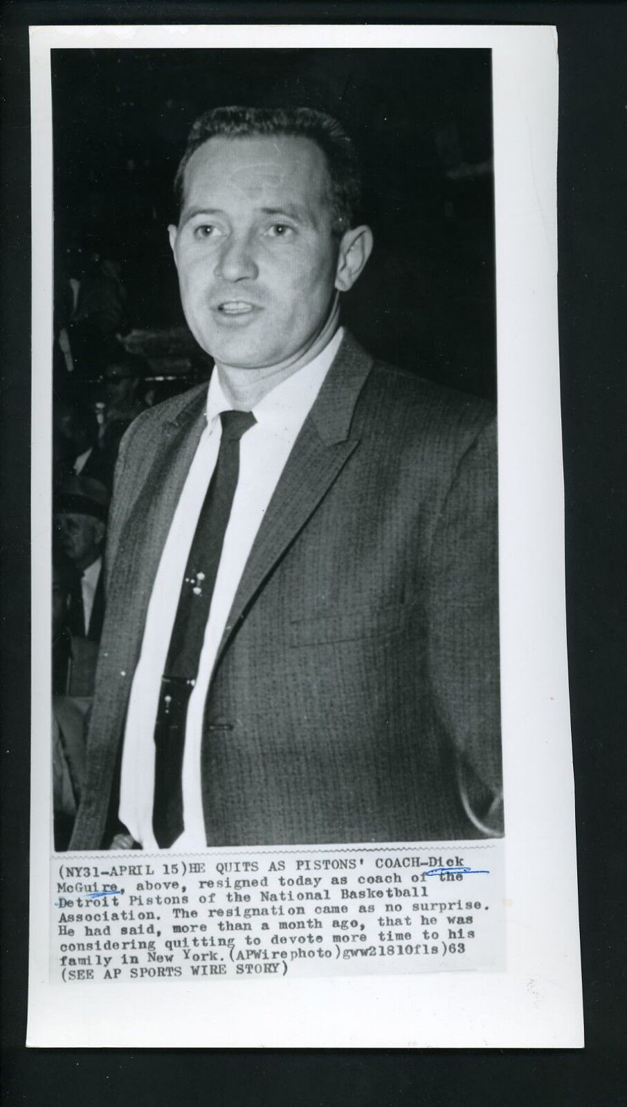 Dick Maguire quits as Detroit Pistons basketball coach 1963 Press Photo Poster painting