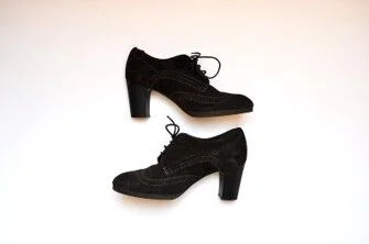 Escarpins noirs à bout pointu avec lacets et talon bloc Flusfy