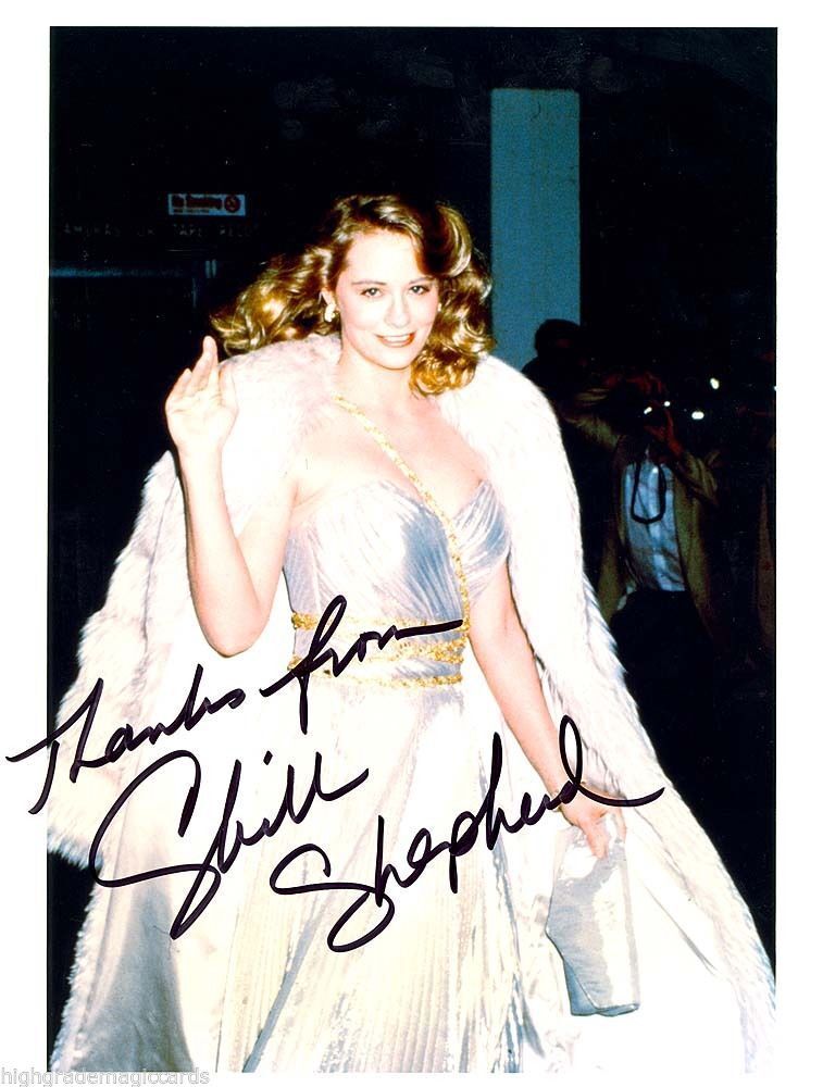 CYBILL SHEPHERD AUTOGRAPHED SIGNED 8X10 Photo Poster painting (IN BIG GOWN) WITH COA