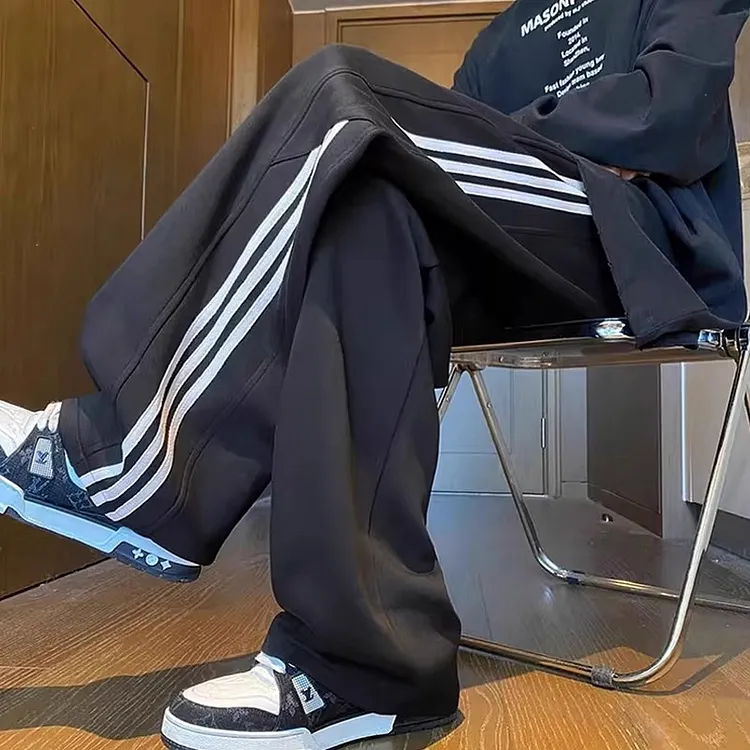 Men's Fleece Lined Sweatpants Loose Straight Leg for Fall Winter
