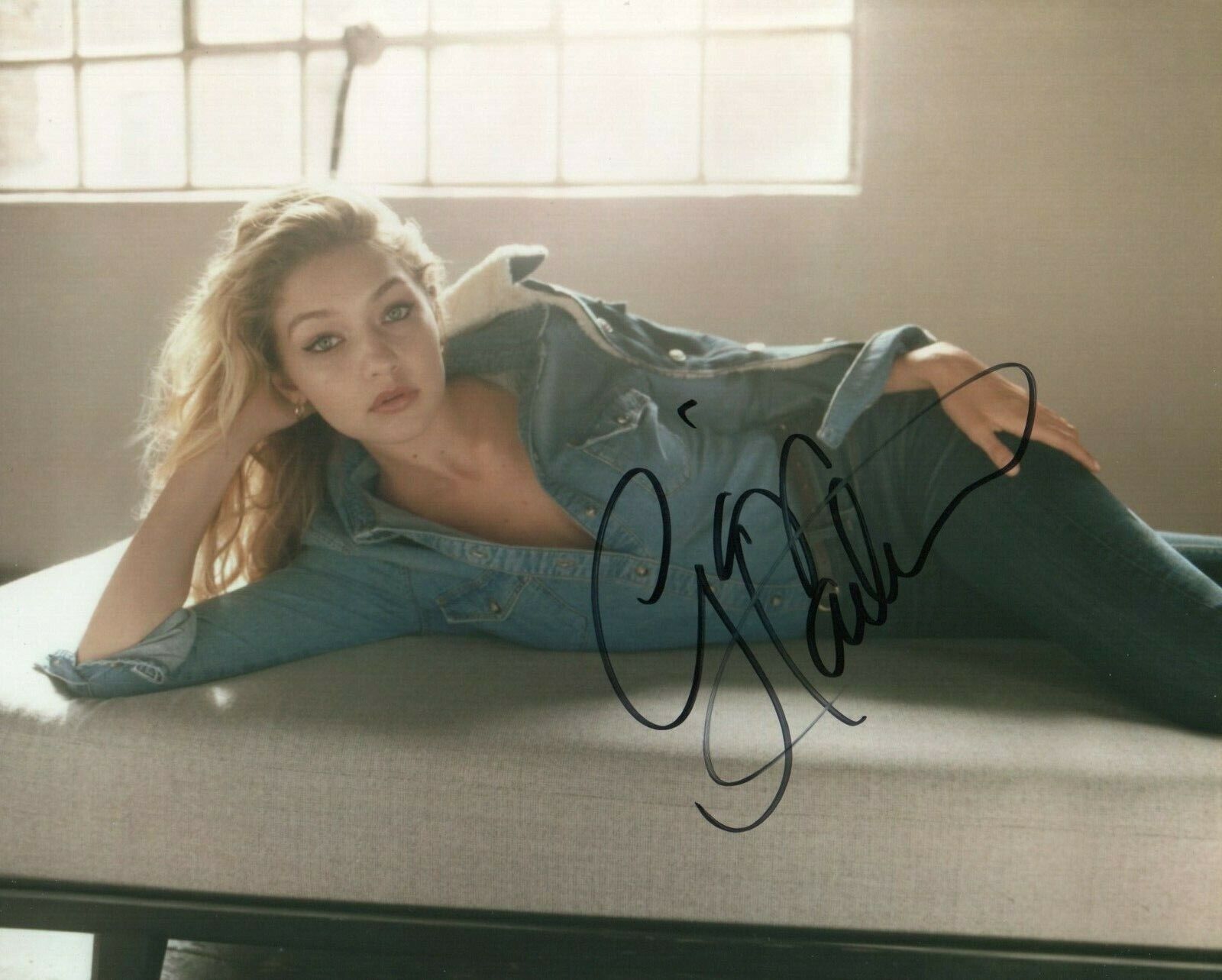 Autographed Gigi Hadid signed 8 x 10 Photo Poster painting Nice