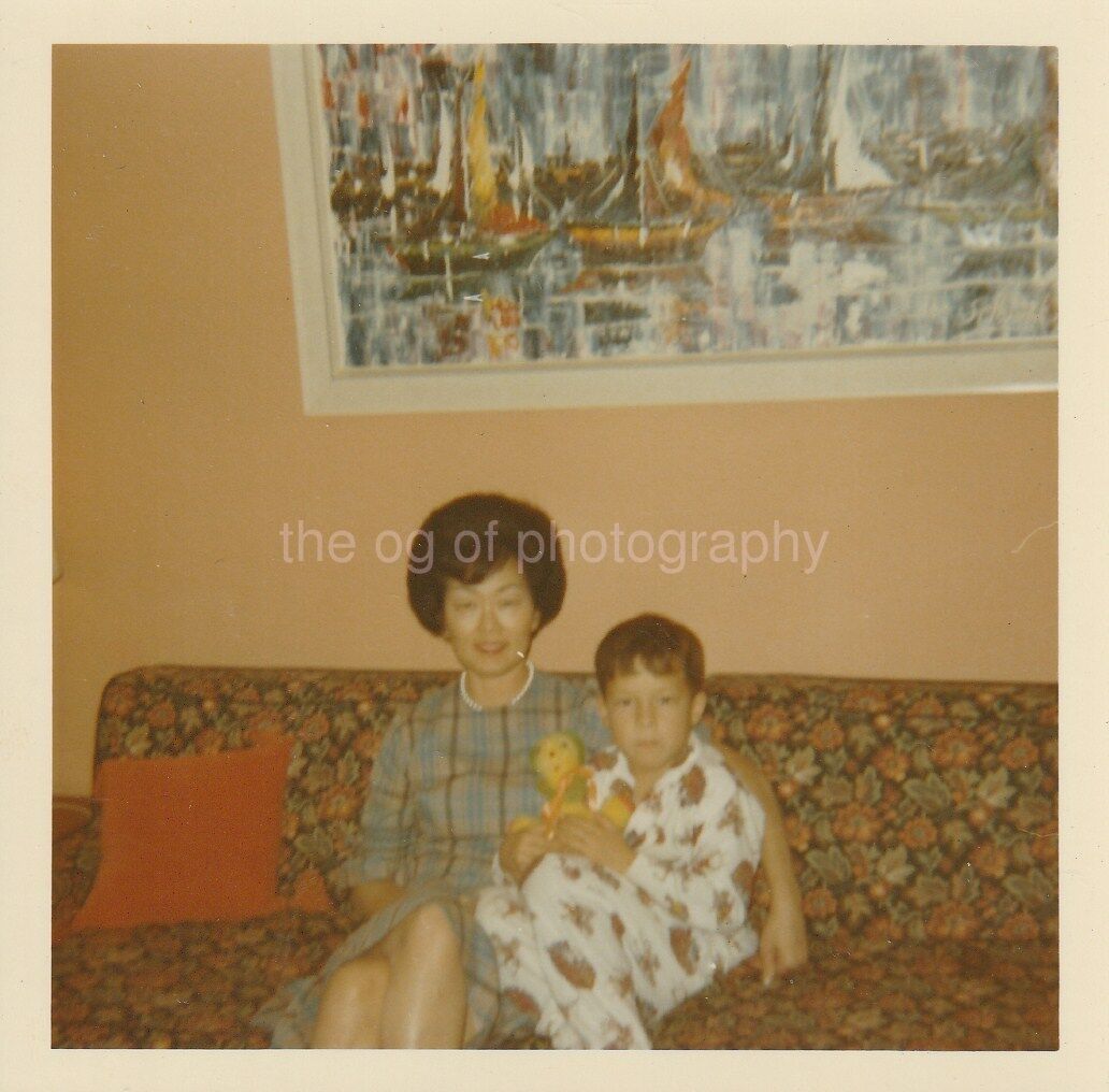 FOUND Photo Poster paintingGRAPH ColorOriginal Snapshot VINTAGE 811 18 U