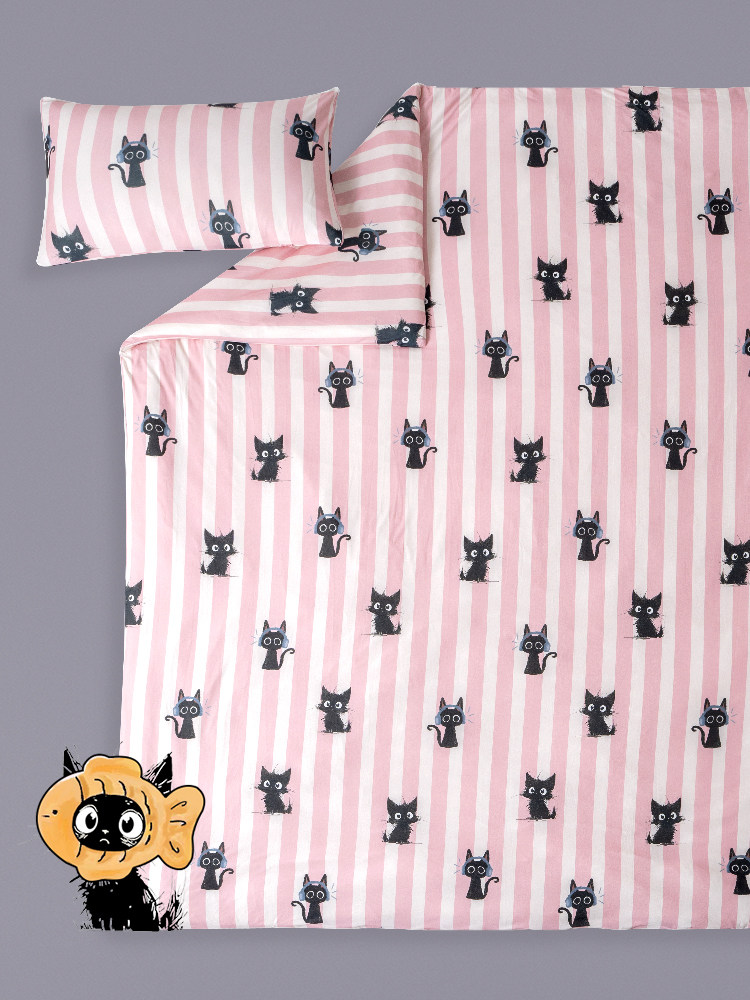 Marshmallow Knitted Bedding Set with Cute Cat Print &ndash; Soft Striped Duvet Cover and Pillowcases