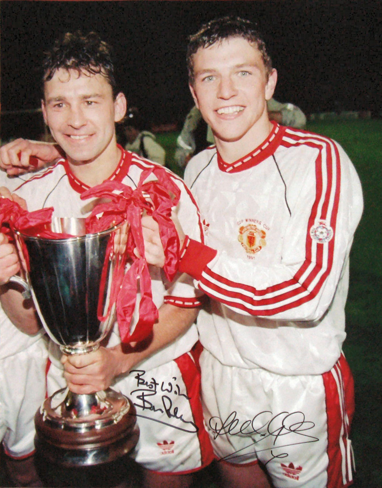 BRYAN ROBSON LEE SHARPE SIGNED MANCHESTER UNITED EUROPEAN CUP WINNERS CUP Photo Poster painting