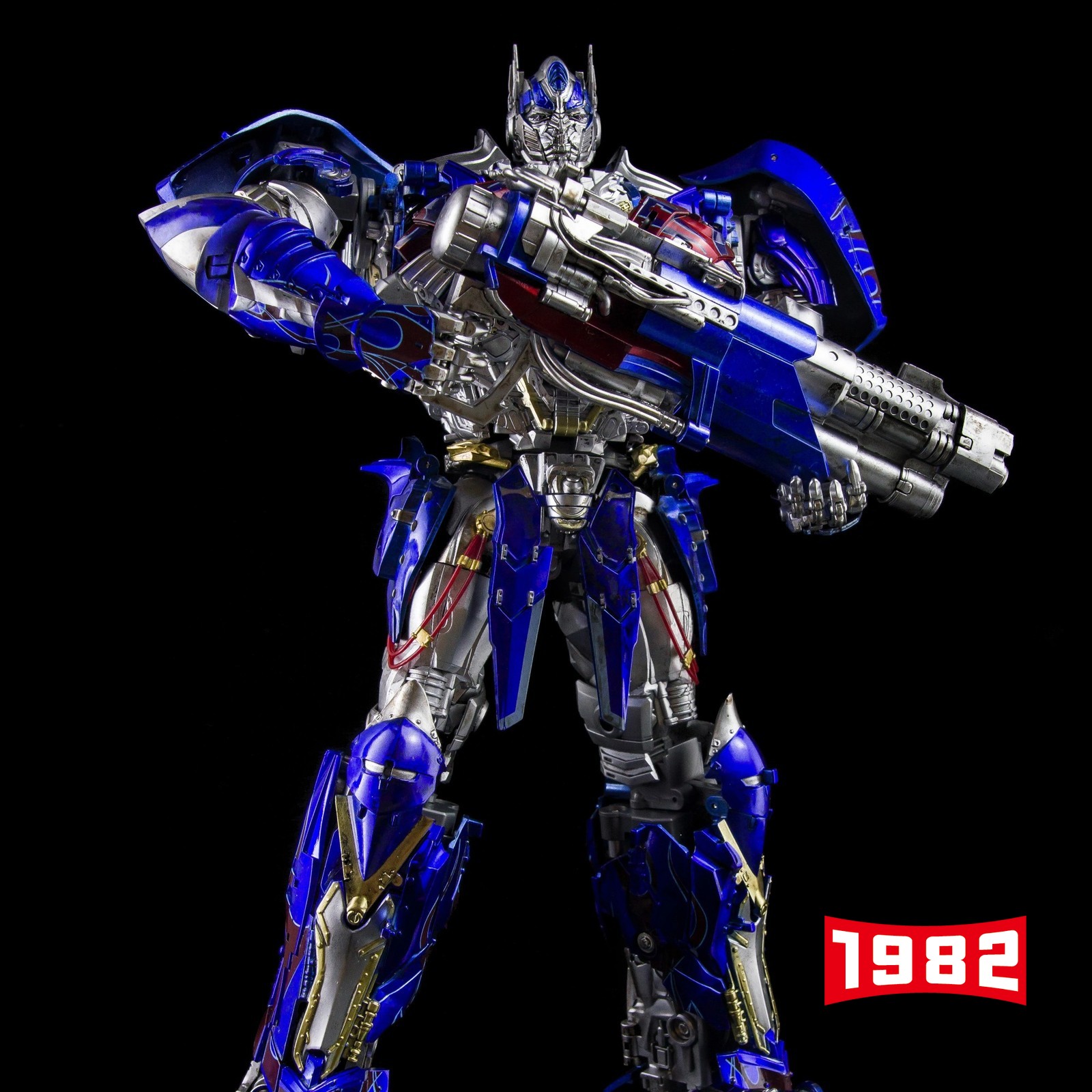 AAT-02M "King of Knights" Metallic Knight Optimus Prime &ndash; Transformers Action Figure | ABS Plastic Collectible (29cm/11.4in) | Ideal for Enthusiasts & Collectors. Official AAT Model with Secure Packaging (35&times;26&times;12cm/13.8&times;10.2&times;4.7in). 