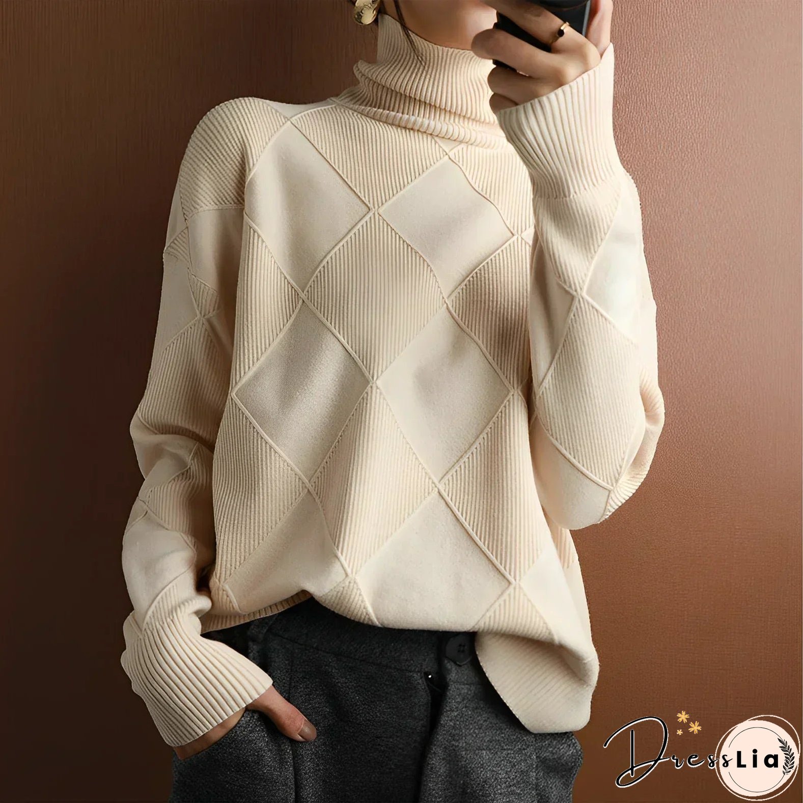 Fashionable and Minimalist winter Pullover