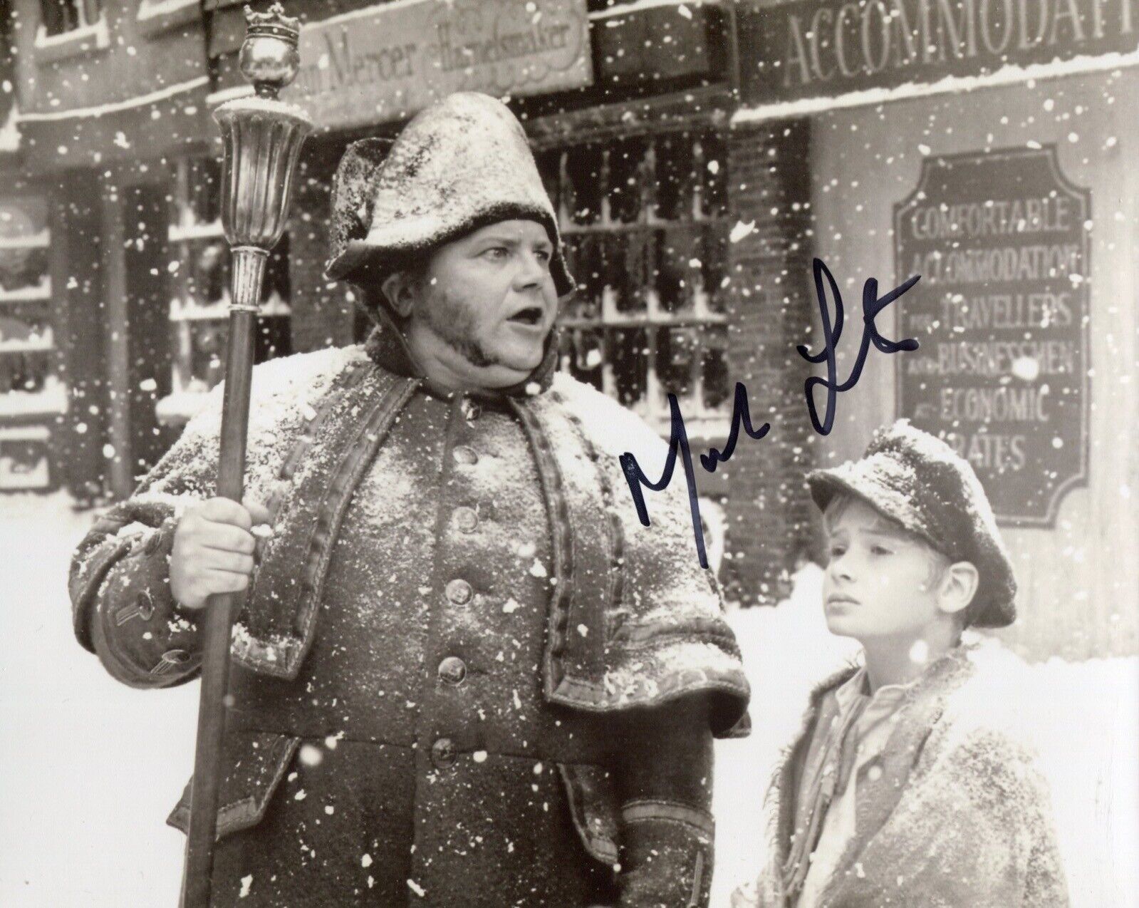 Mark Lester as Oliver! signed 8x10 Harry Secombe scene Photo Poster painting - UACC DEALER