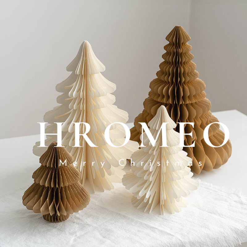 "Hromeo Christmas Tree Desktop Decoration - Festive Instagram-ready Prop"