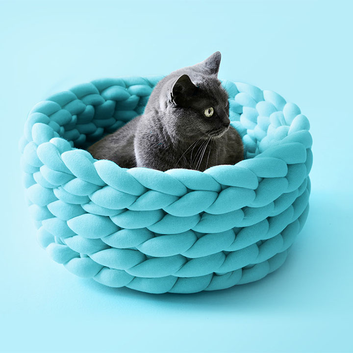AESTHETIC HANDKNIT CAT BED