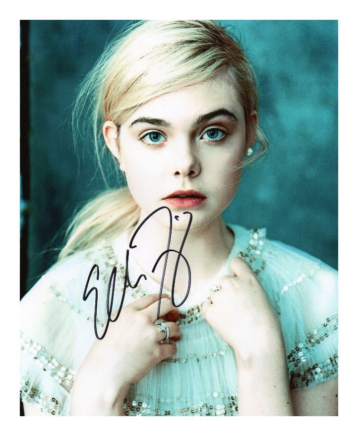 ELLE FANNING AUTOGRAPHED SIGNED A4 PP POSTER Photo Poster painting PRINT 1