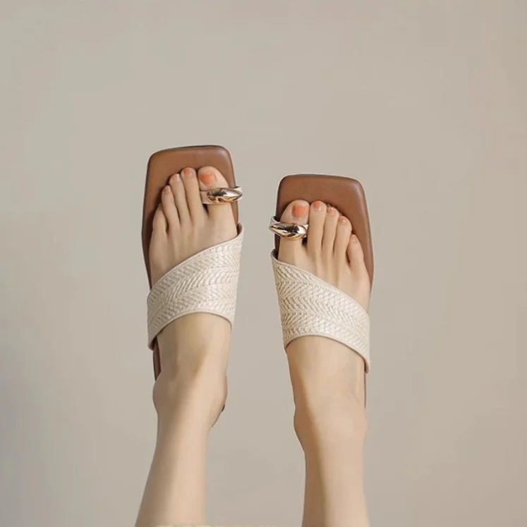 Yyvonne Retro Vacation Woven Style Clip Cool Slippers Women Wearing Summer Niche Design And Low-Heeling Slippers