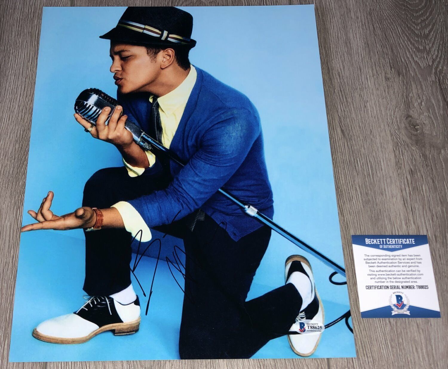 BRUNO MARS SIGNED AUTOGRAPH 24K MAGIC 11x14 Photo Poster painting w/PROOF & BAS BECKETT COA