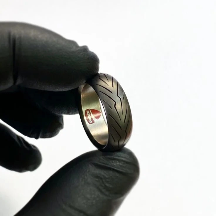 Ducati Vintage-Style Metal Moto Racing Ring