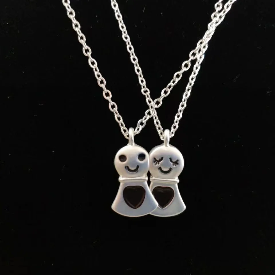 Buzzdaisy 2pcs/set Sunny Doll Magnetic Necklaces For Best Friend Couples