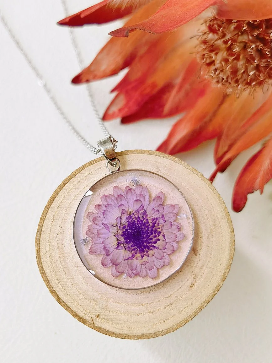 Resin Dried Flower Necklace for Nature Lovers