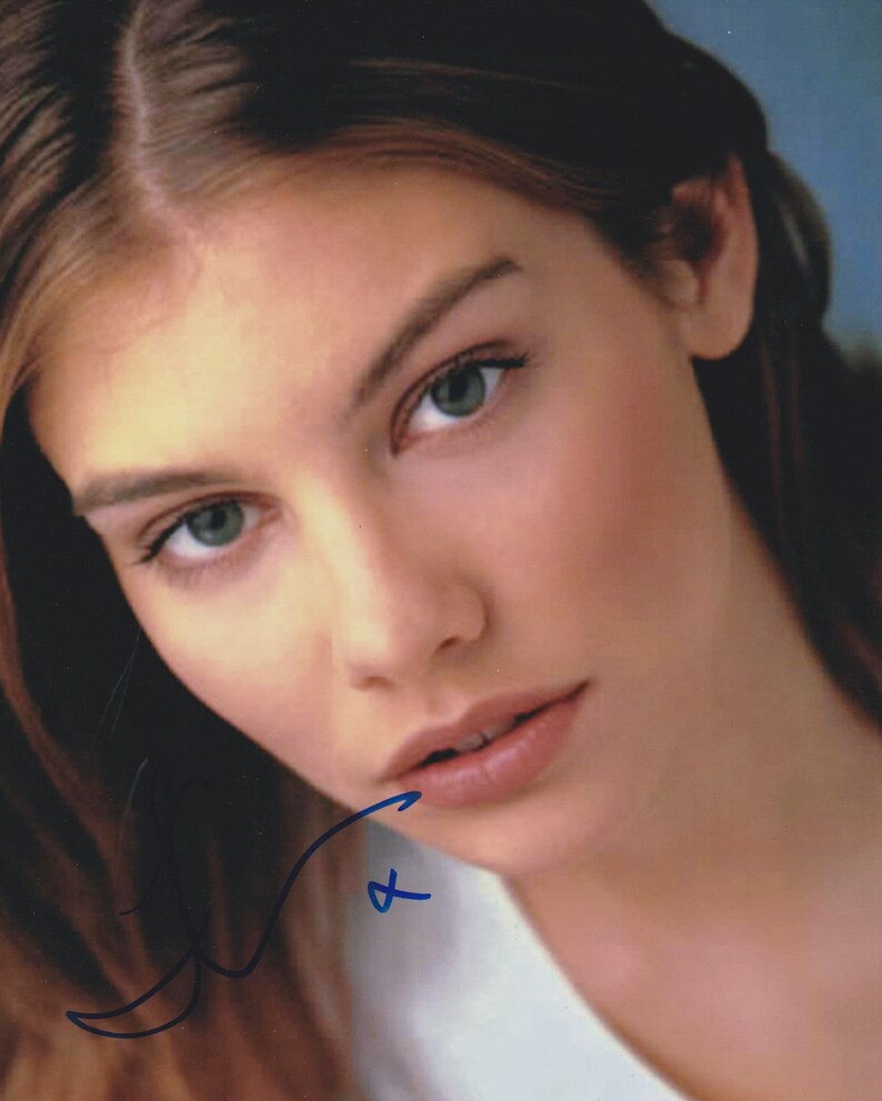 Lauren Cohan Signed Autographed Glossy 8x10 Photo Poster painting - COA Matching Holograms