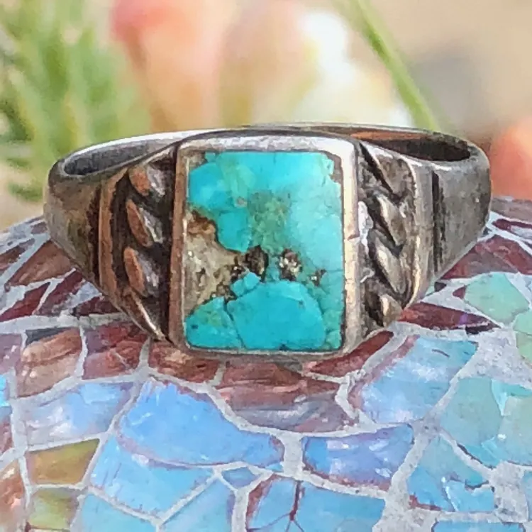Early Navajo Ring in Sterling Silver with Natural Turquoise Size 10 1/2
