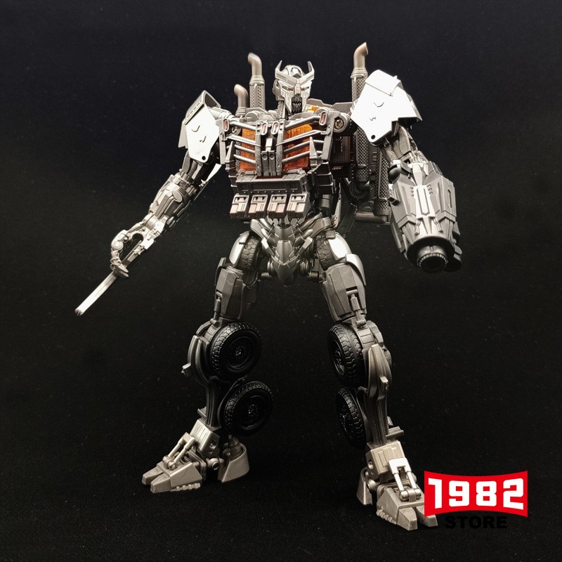 Baiwei TW-1031 Scourge Robot Decepticons Transformers Action Figure Toy Model Classic Decepticon Scourge Collectible Toy for Kids Adults Transformers Fan Gift Premium Detailed Transforming Robot Toy Semi-Truck Alt Mode Scourge Action Figure