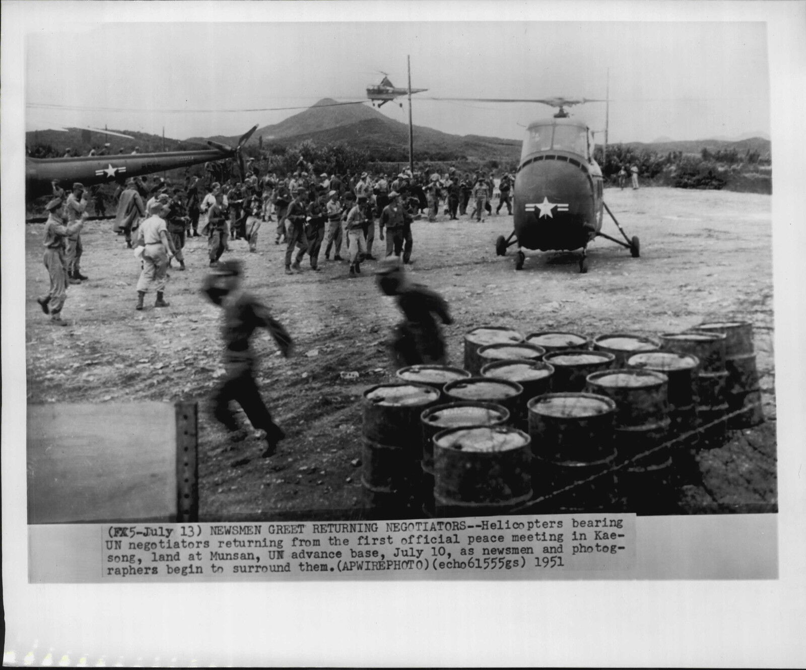 Helicopters Return From Peace Talks At Munsan 1951 Korea War Press Photo Poster painting