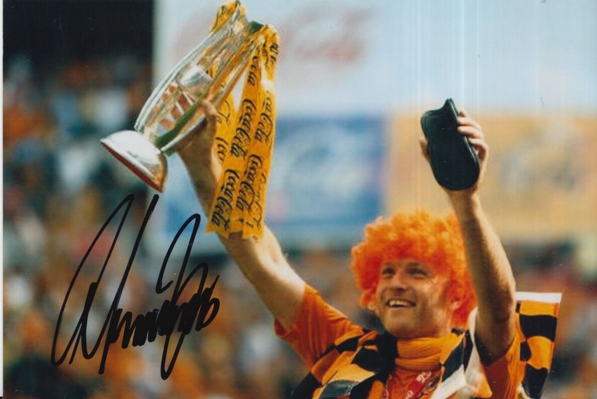 HULL CITY HAND SIGNED WAYNE BROWN 6X4 Photo Poster painting.