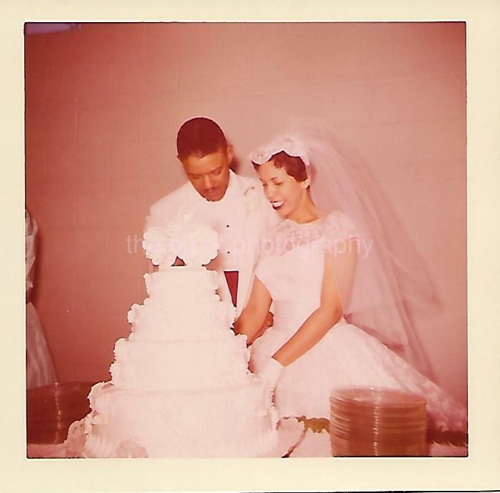 FOUND WEDDING DAY Photo Poster paintingGRAPH Groom BRIDE Color Snapshot VINTAGE 08 26 K